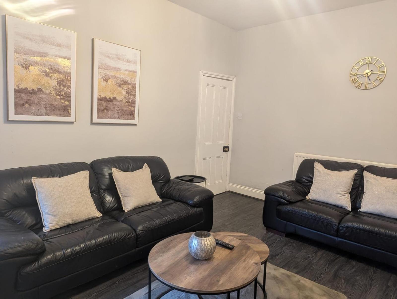 Xxy Three Bedroom Jesmond Apartment *